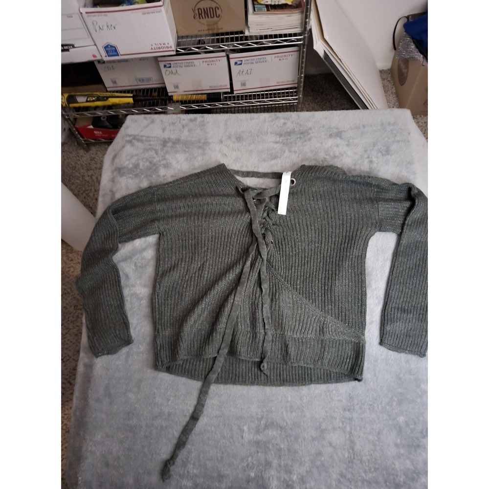 NWT She +‎ sky Boutique Cozy Gray Sweater size small Open Back.